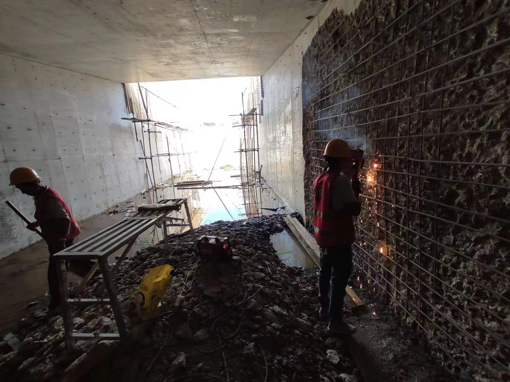 东丰挖断承重墙导致楼体开裂，加固施工方案出炉